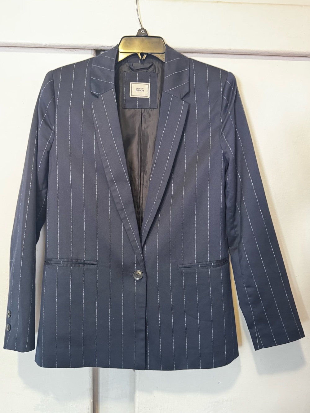 Pinkie blazer with silver lines